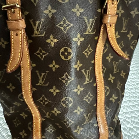 Authentic Louis Vuitton Bucket GM - Picture 7 of 15